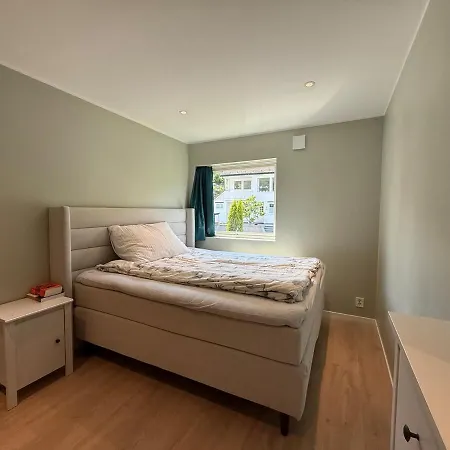 Moderne 3-roms Naer Sentrum Leilighet *